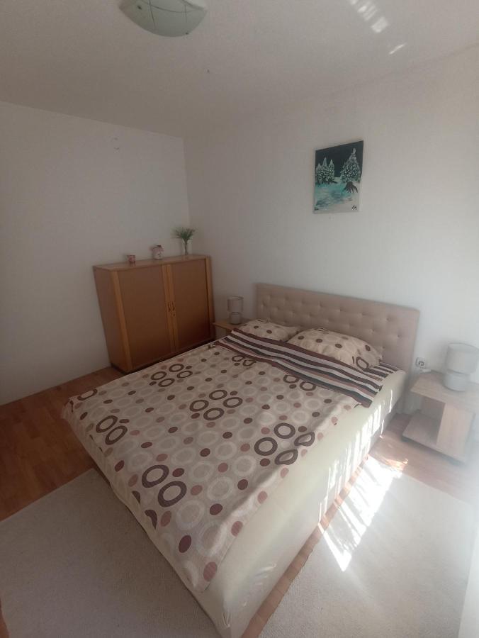 Sleep & Fly - Sarajevo Airport Apartment Exterior photo